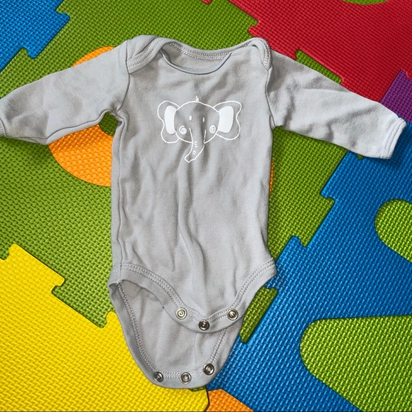 BUNDLE ✅ 6pcs onesies - Picture 7 of 9